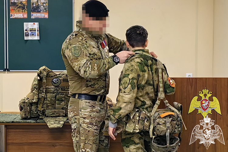 В Сочи кадеты подшефных классов Росгвардии посетили базу ОМОН