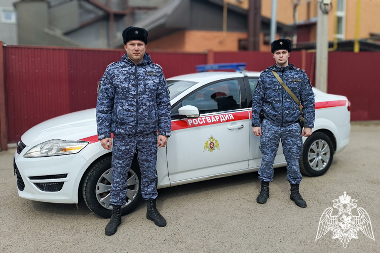 В Динском районе сотрудники Росгвардии предотвратили распространение огня в частном доме