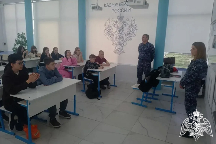 Росгвардейцы провели урок мужества для воспитанников «Орленка»