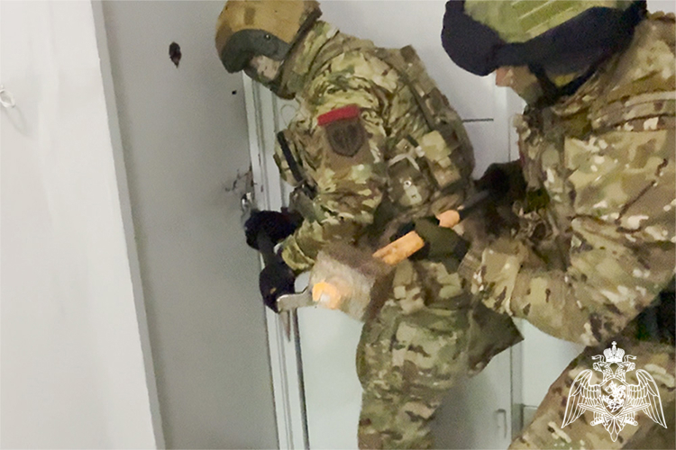 В Сочи при силовой поддержке Росгвардии задержан подозреваемый в изготовлении и распространении порнографии
