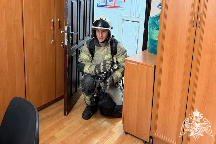 В Краснодаре сотрудники Росгвардии и пожарные МЧС России ликвидировали условное возгорание в административном здании
