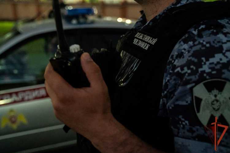 В Сочи росгвардейцы поймали предполагаемого закладчика с поличным