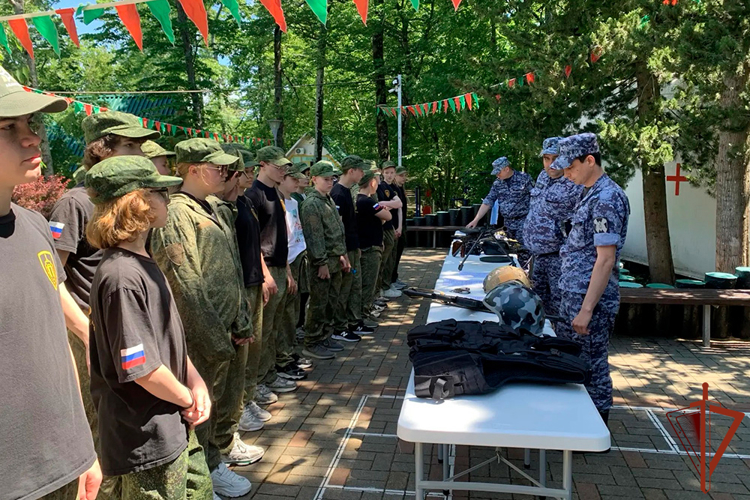 Росгвардейцы провели профориентационные встречи с юными правозащитниками в «Орлёнке»
