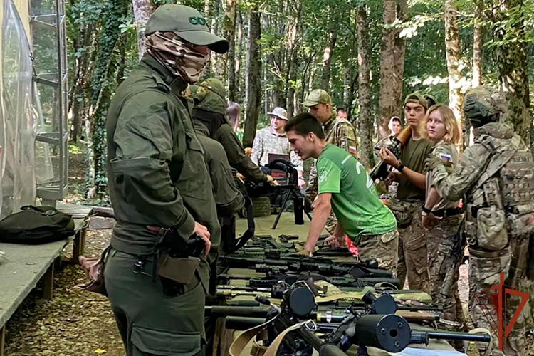 Участники молодежного форума «Регион 93» познакомились со службой в спецподразделениях Росгвардии