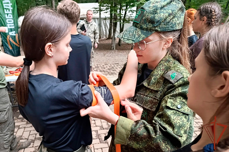 Росгвардейцы провели урок мужества и практические занятия для участников слета «Зарница Кубани»