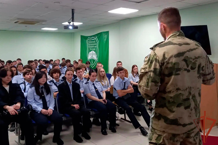 Кубанские росгвардейцы провели занятия для школьников и студентов